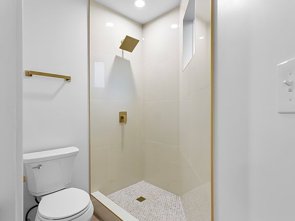 3rd image of 1861 Kapiolani Blvd APT E