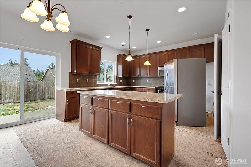 3rd image of 20231 40th Avenue E