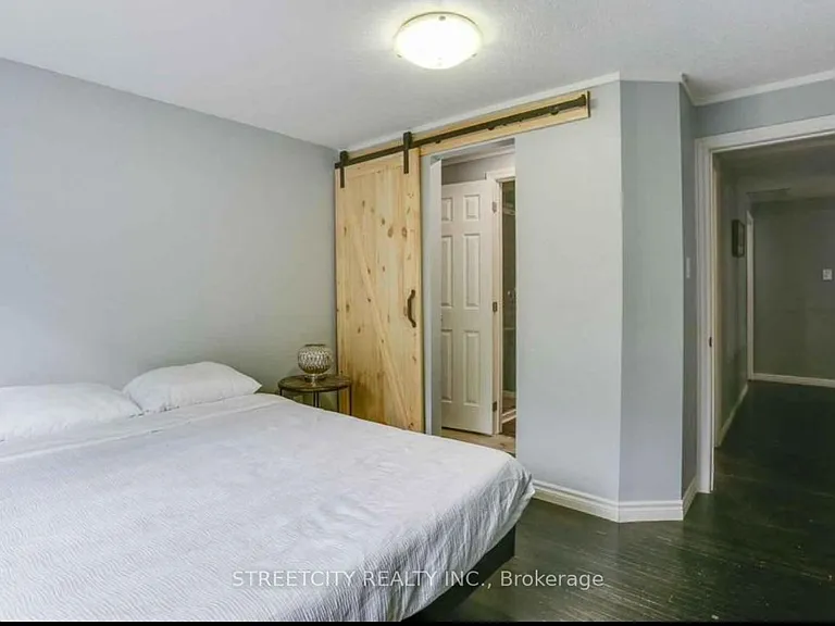 1337 Victoria Dr #UPPER — Photo 9