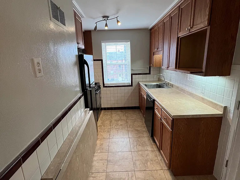 7201 Hampton Ave #2S — Photo 16