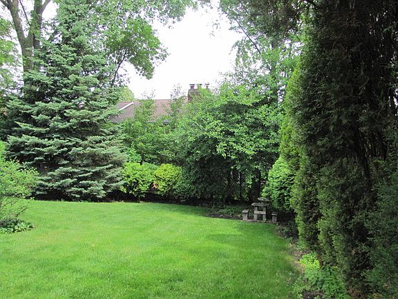 2nd image of 418 E Maude Ave