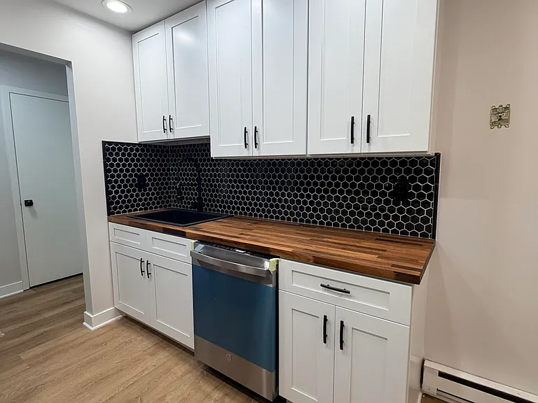 147 Amberly Dr #H — Photo 1