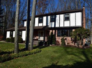 11 Omega Ct, Middletown, NJ 07748