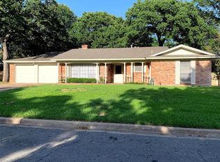 528 Caduceus Ln, Hurst, TX 76053