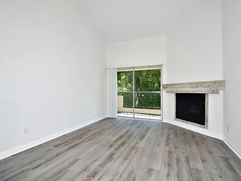 21500 Burbank Blvd #307 — Photo 2