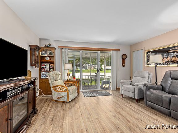4th image of 5117 Southglow Ct SE