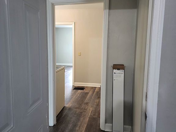 2nd image of 244 E Beechwood Ave #B