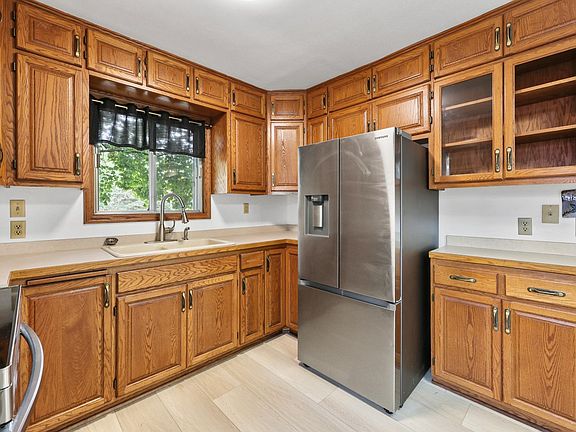 5th image of 717 25th Ave N