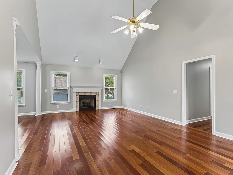 131 Savannah Ridge Dr — Photo 2