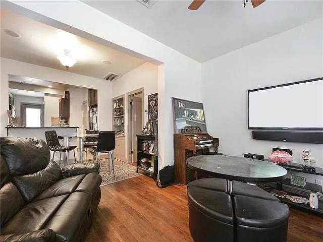 802 E Dean Keeton St — Photo 5