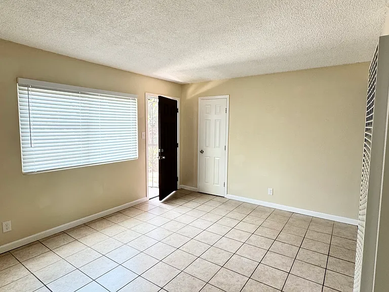 127 E Louise St #3 — Photo 11