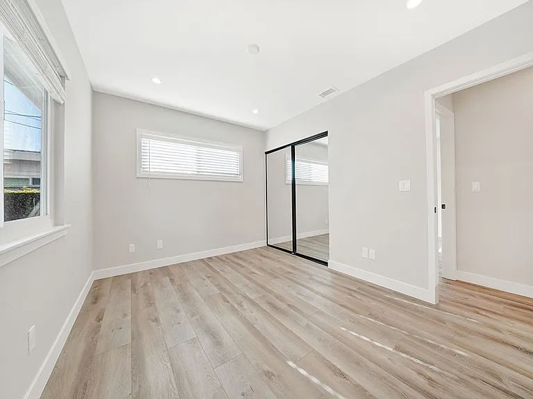 2476 Elden Ave — Photo 12