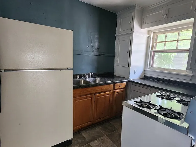 711 Morton St — Photo 10