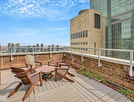 5th image of 333 E 45th St APT 6A