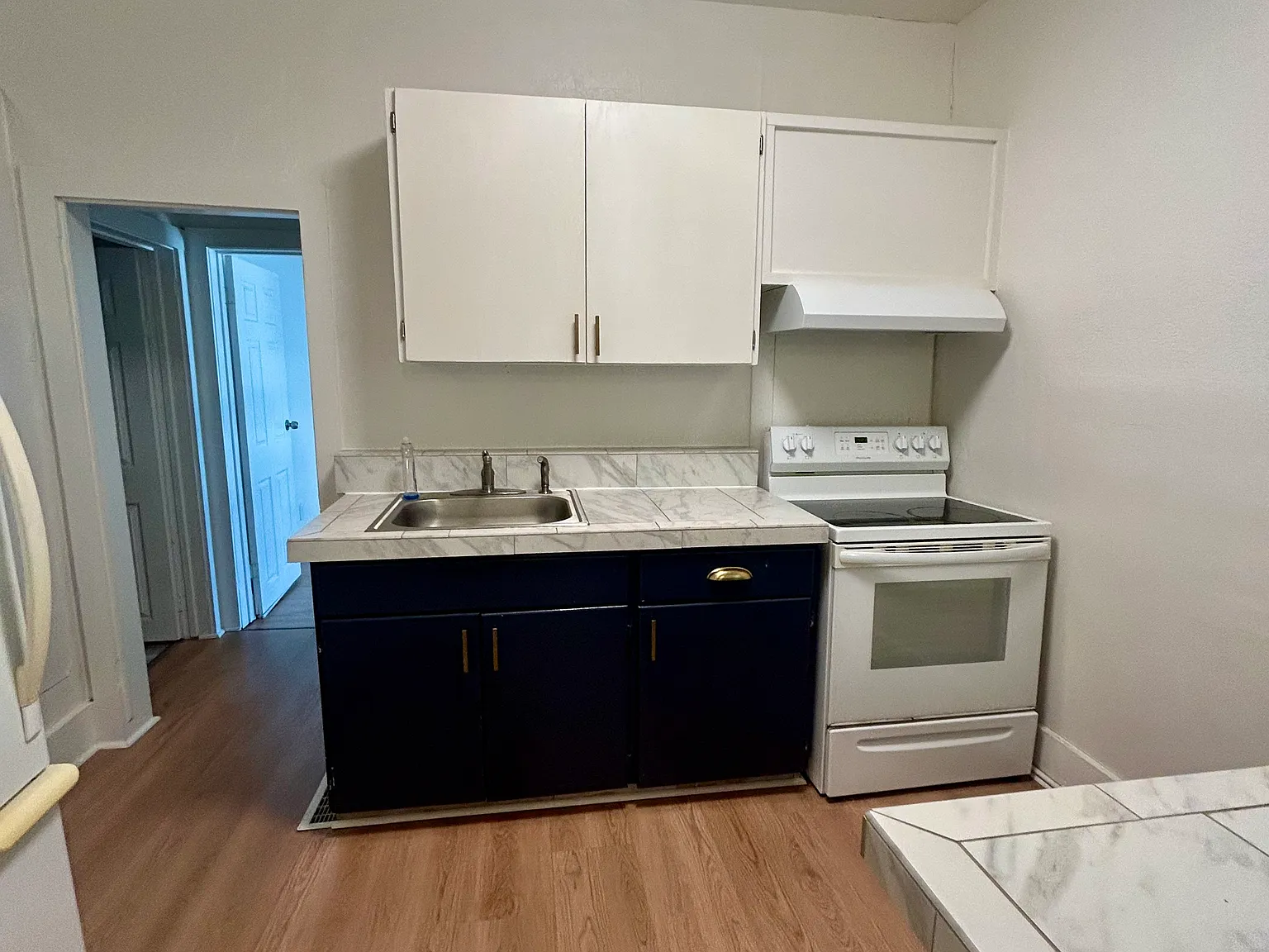 2 bed, 600 sqft, $1,200 — Photo 3