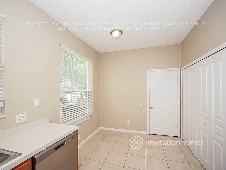 528 Wexford Dr — Photo 6