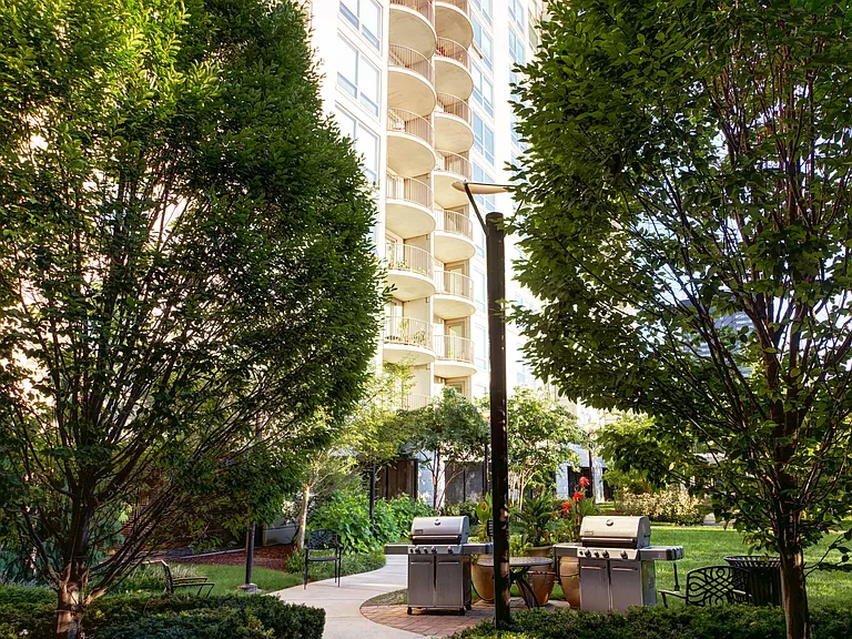 Edgewater Apartments — Photo 54