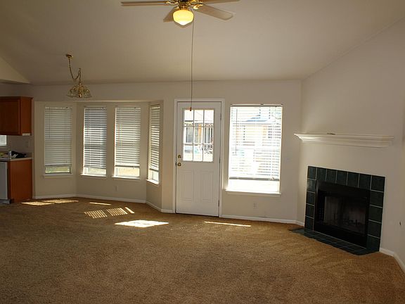 Living room w/fireplace