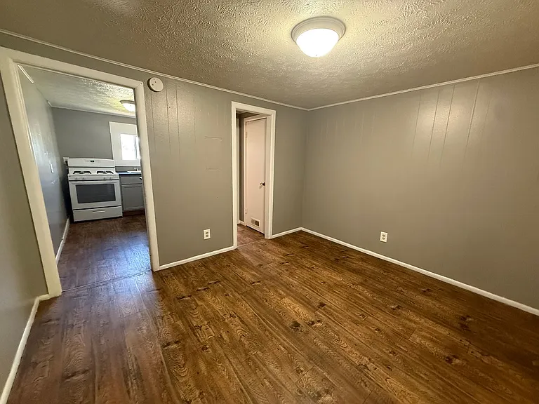 2345 N East Ave — Photo 4