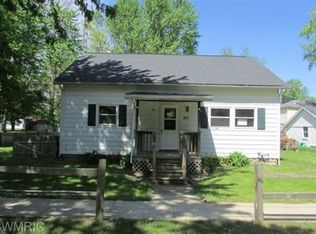 917 S Hooker Ave, Three Rivers, MI 49093