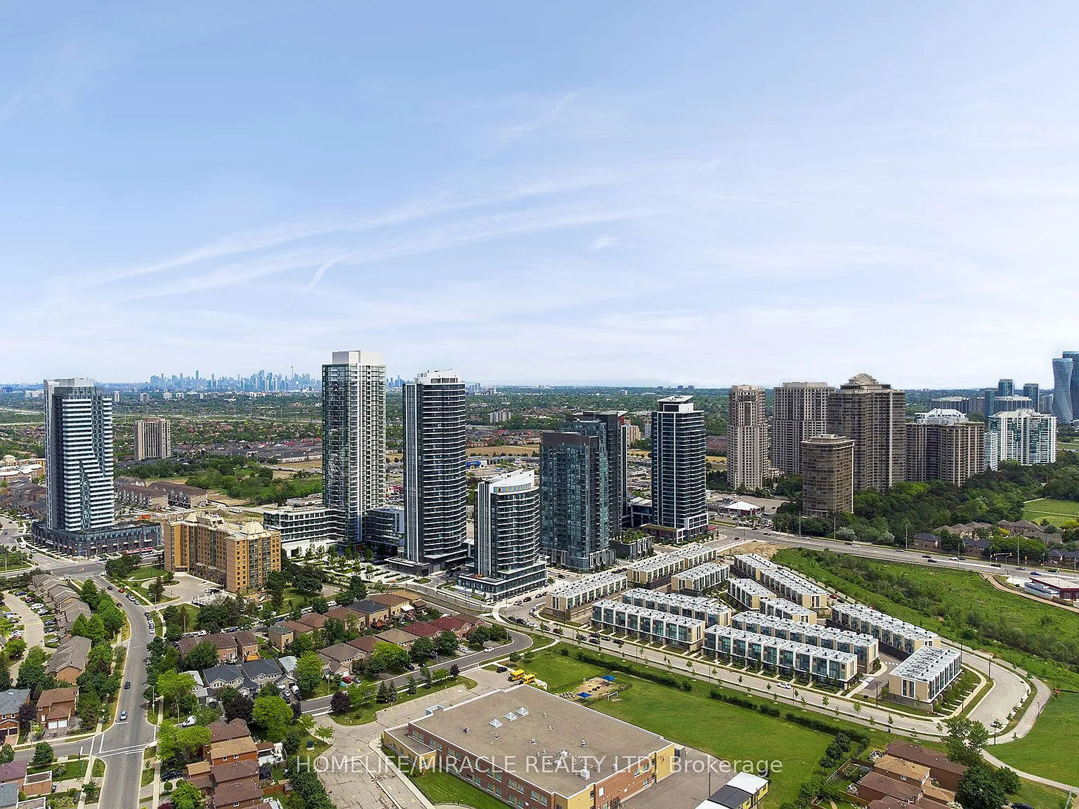 15 Watergarden Dr — Photo 2