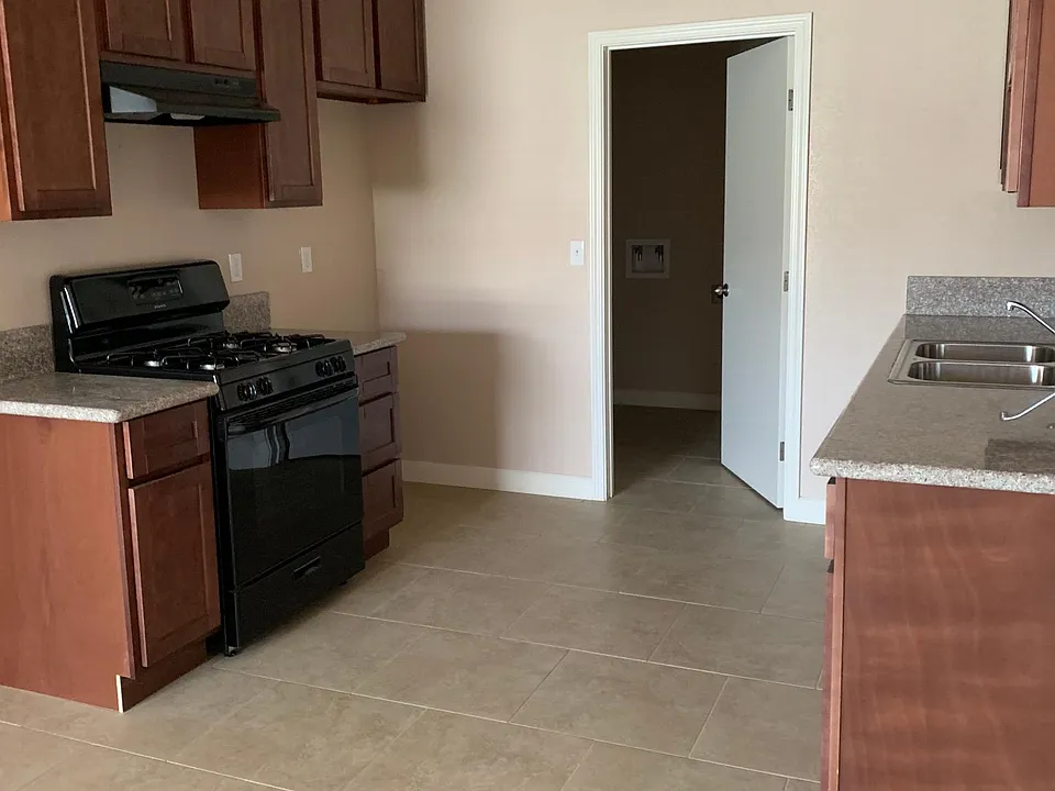 1235 Cardinal Ln