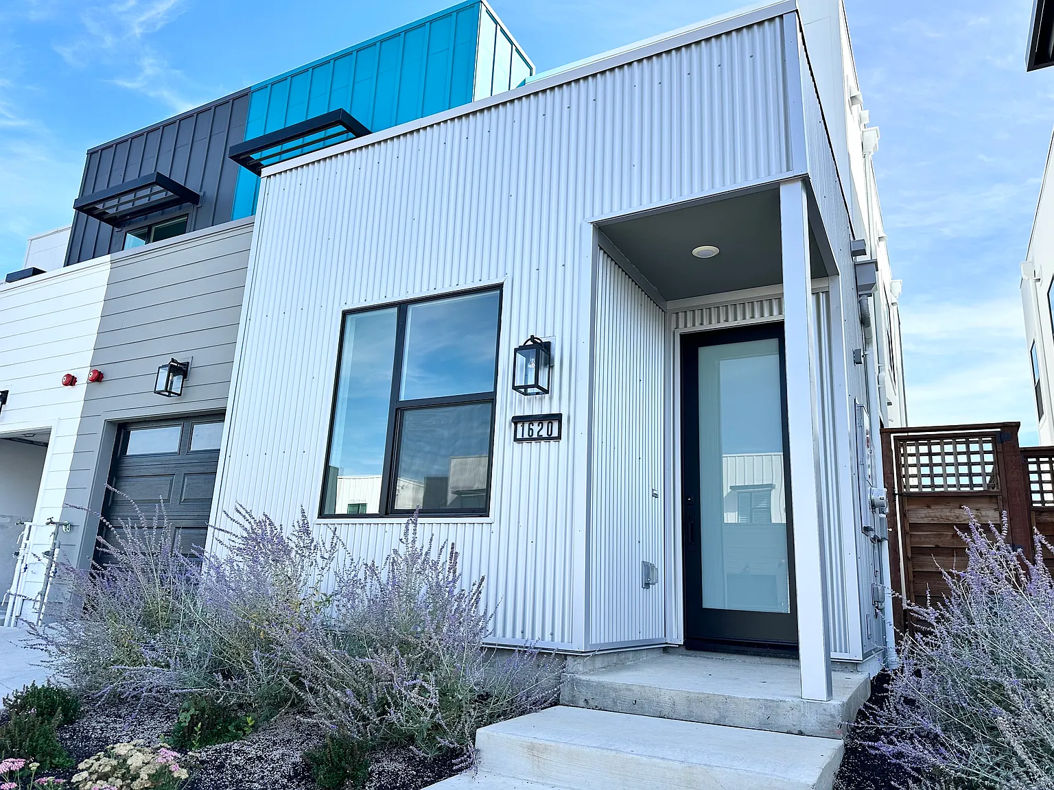 3 bed, 1937 sqft, $3,700 — Photo 1