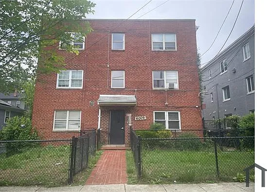6006 Clay St NE #201 — Photo 9