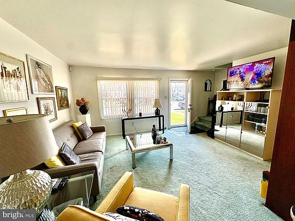 4th image of 8 Ridgewood Pl