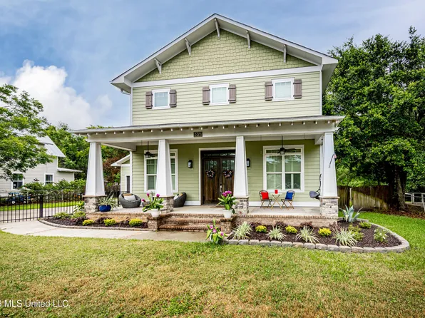 504 Dewey Ave, Ocean Springs, MS 39564