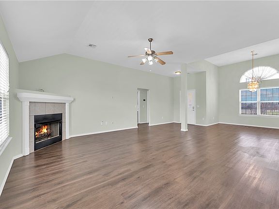 4th image of 1901 SW Columbus Rd