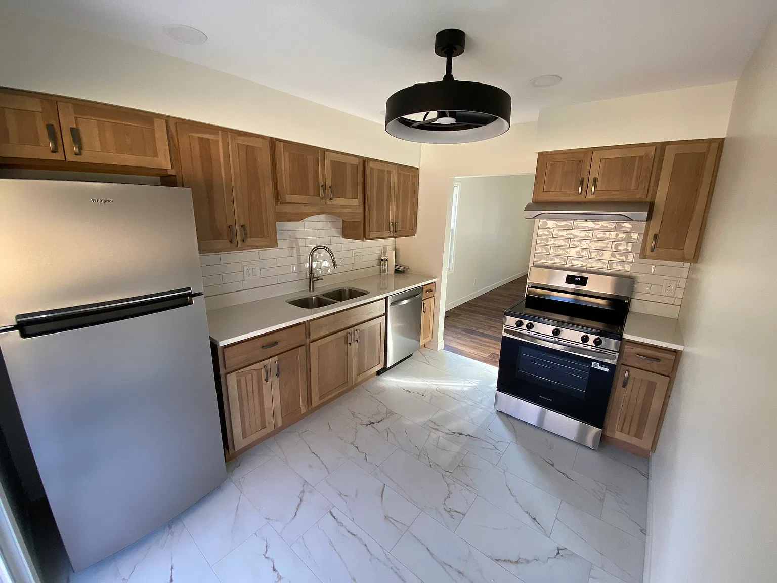 2 bed, 940 sqft, $1,700 — Photo 4