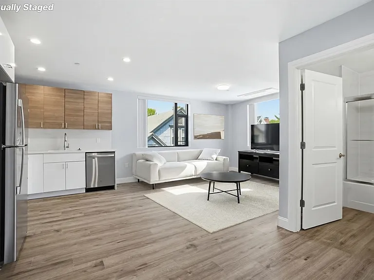 632 Centre St #303 — Photo 5