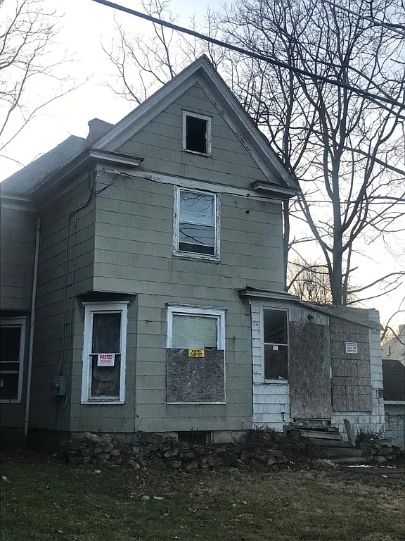 360 Wallace Pl photo 1