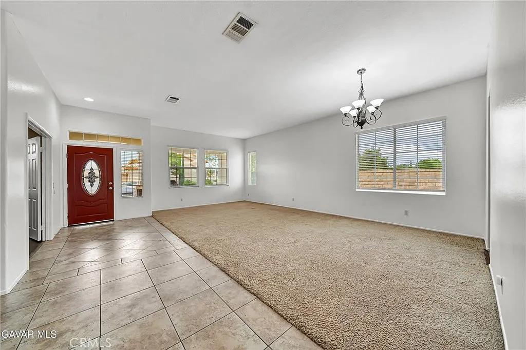 5 bed, 3344 sqft, $4,400 — Photo 3