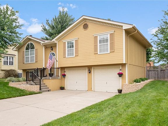 2nd image of 1901 NW Harbor Pl
