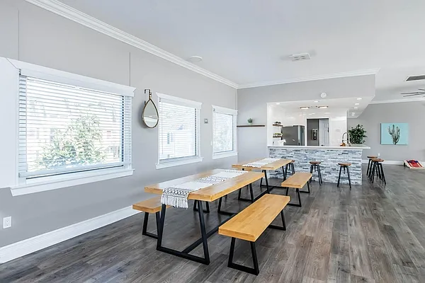 Wymore 360 Apartments — Photo 6