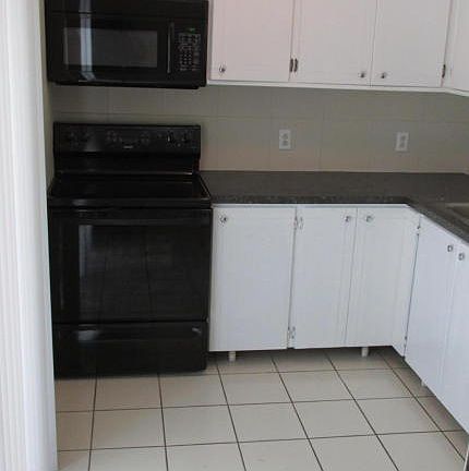 4th image of 225 W Towne Pl