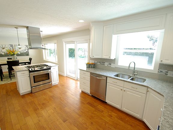 4th image of 863 South 1950 East