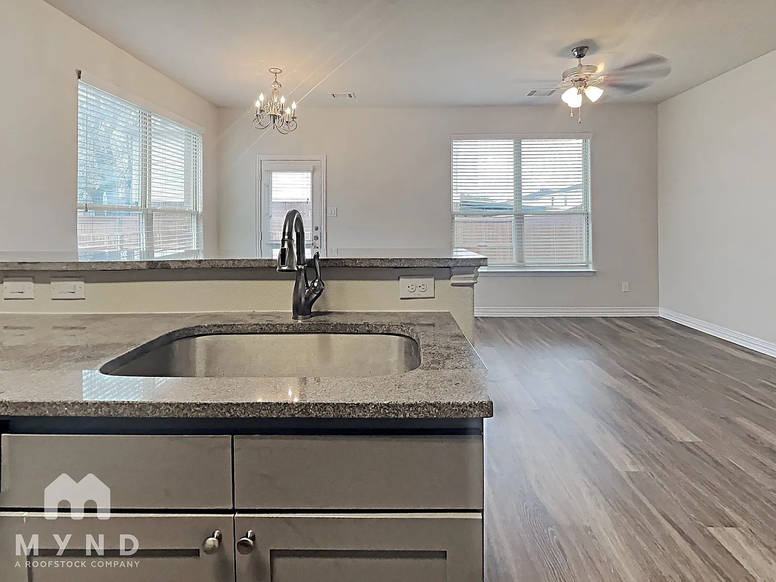 3 bed, 2.5 bath, 1360 sqft, $1,715 — Photo 3