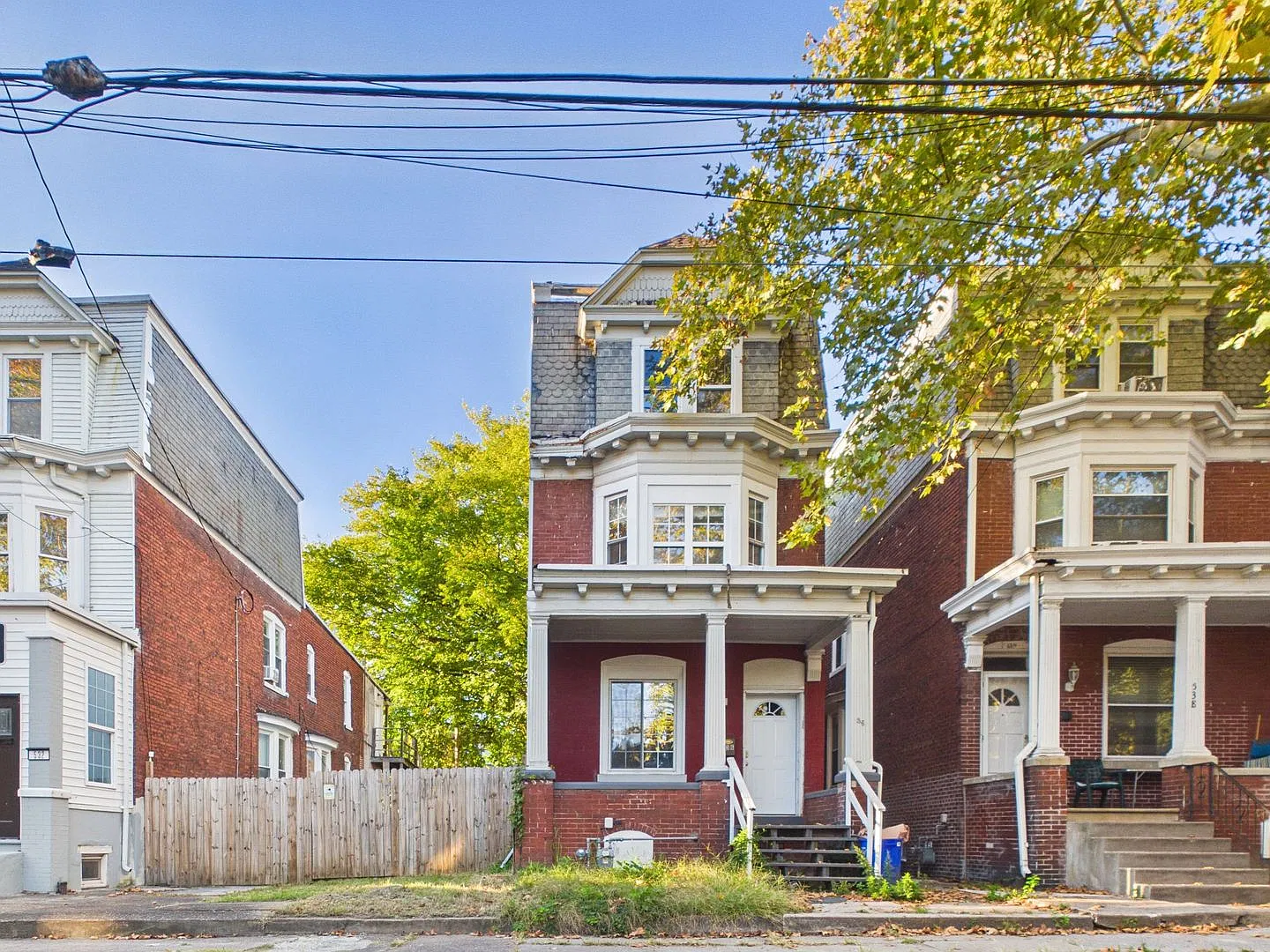 Spacious 4 Bedroom on Schuylkill St — Photo 1