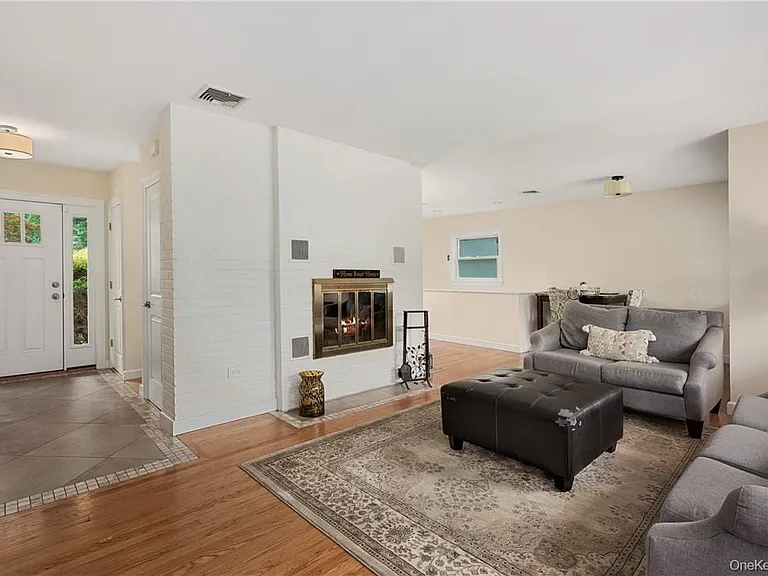 30 Palmer Ln — Photo 5