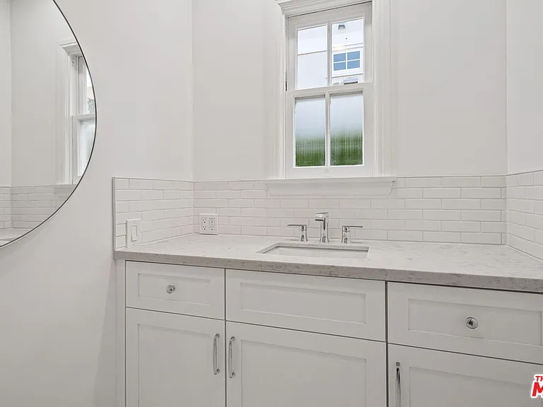 10527 Le Conte Ave — Photo 23