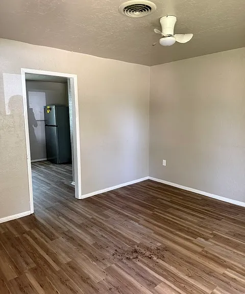 401 Saturn St — Photo 2