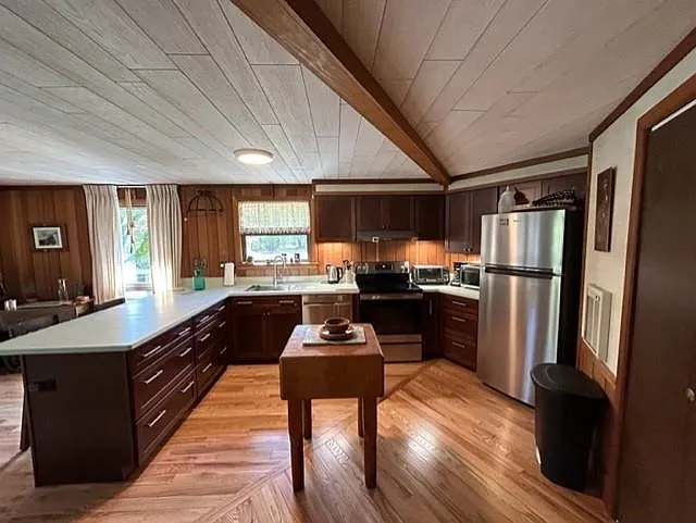 590 Center Rd — Photo 3