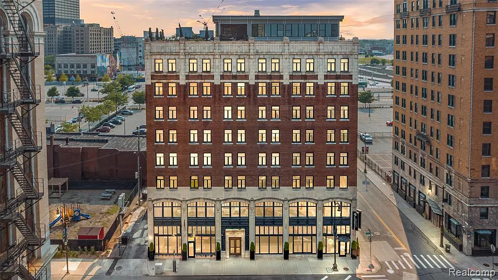 Building Photo - 2233 Park Ave #5B