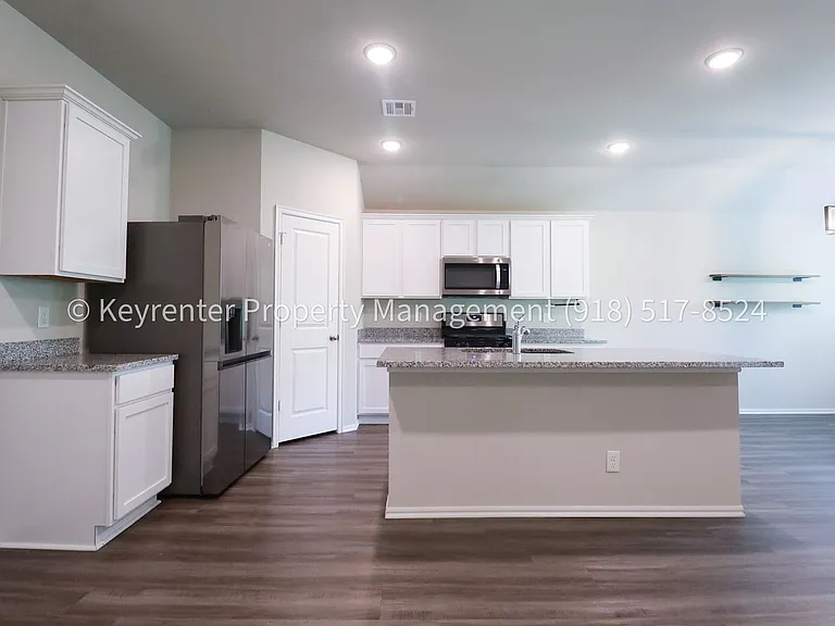 3313 N 23rd West Ave — Photo 23