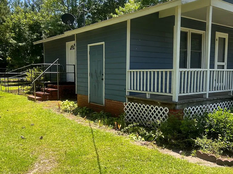 1413 Bobby L Davis Blvd — Photo 3