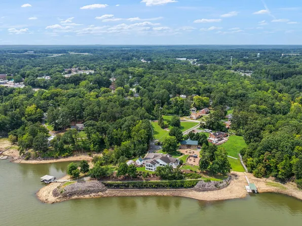 113-115 Dan Cir, Clarksville, VA 23927