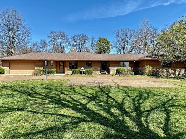 515 Barton Ave, Parsons, KS 67357